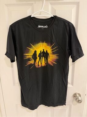 Metallica Black Short-Sleeve Graphic Tee with Yellow Sunburst